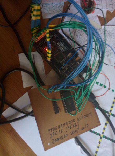 Fitxer:Programador eeprom 28C16.jpg